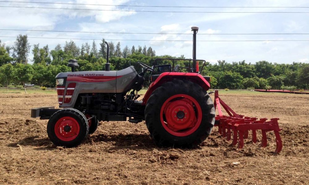 Mahindra showcases its first driverless tractor - Autodevot