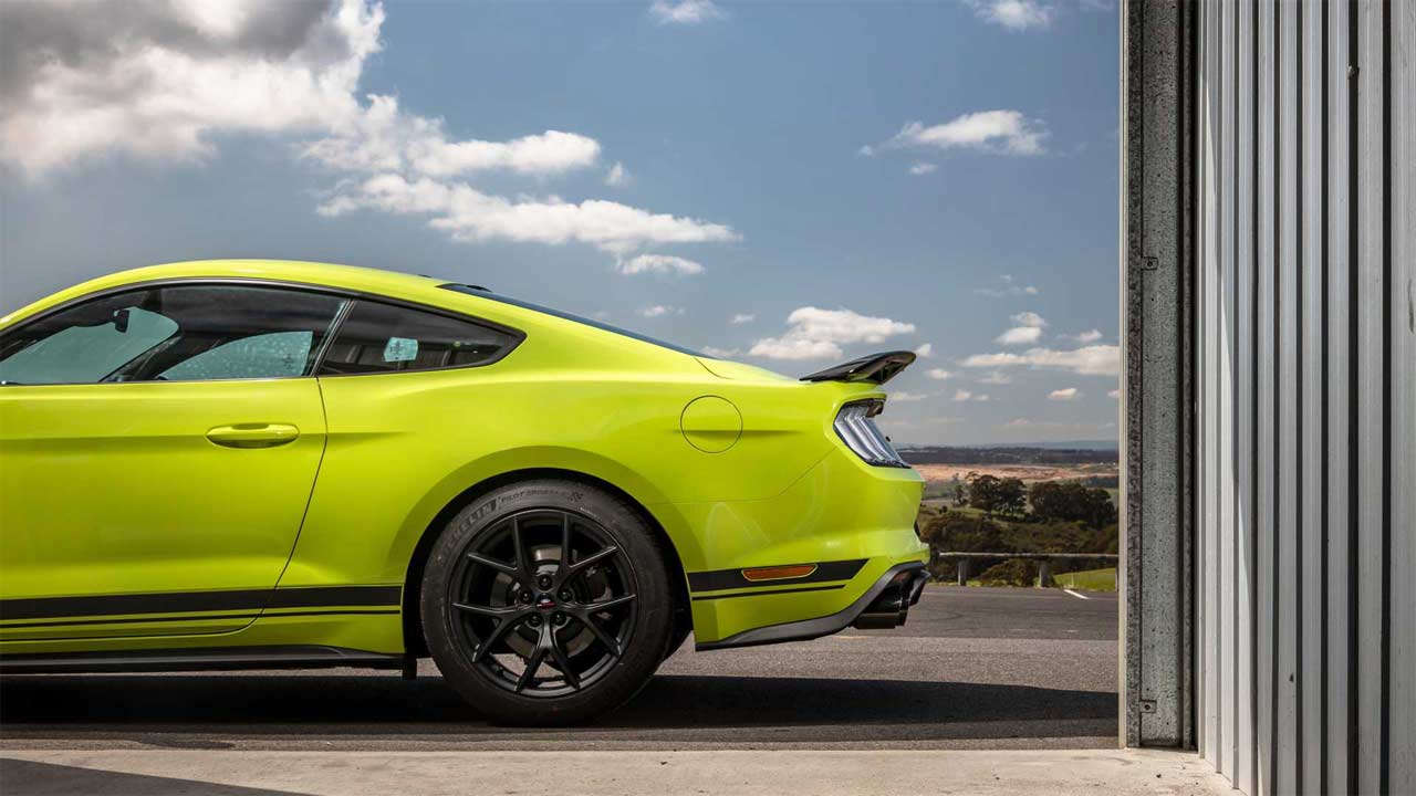 2020-Ford-Mustang-R-Spec_4