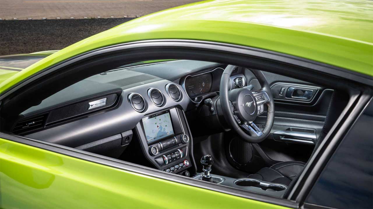 2020-Ford-Mustang-R-Spec_interior