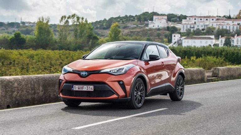 Toyota C-HR gets updated for 2020 with a new hybrid system - Autodevot