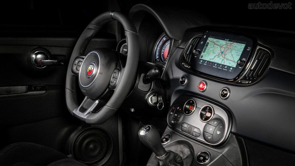 Abarth-F595_interior