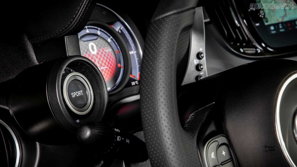 Abarth-F595_interior_Sport_mode