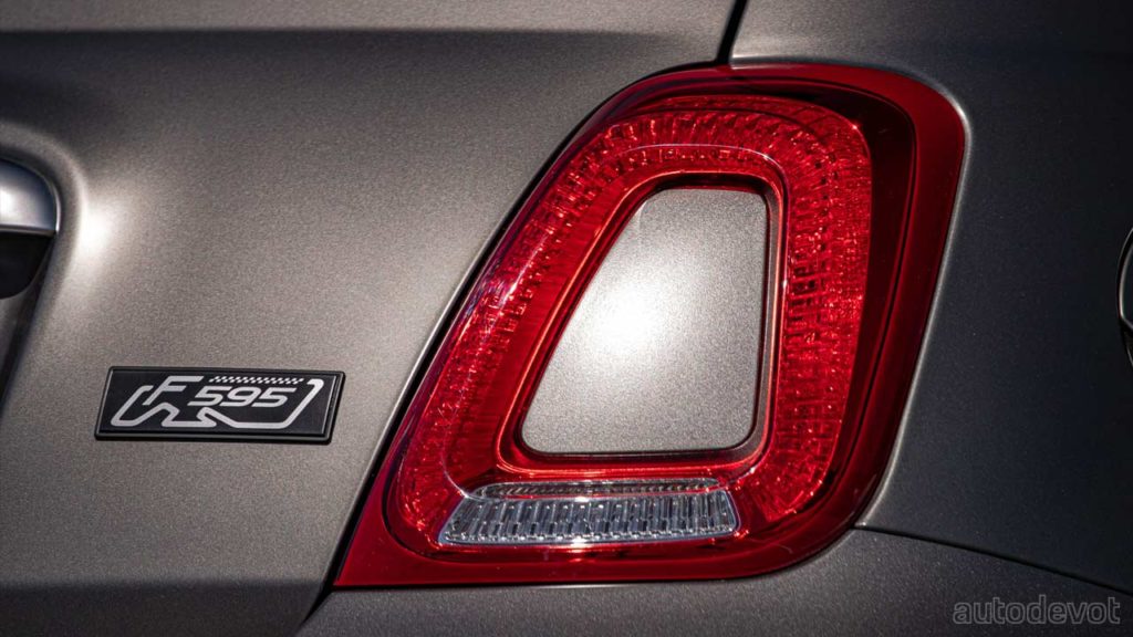 Abarth-F595_taillights_badge