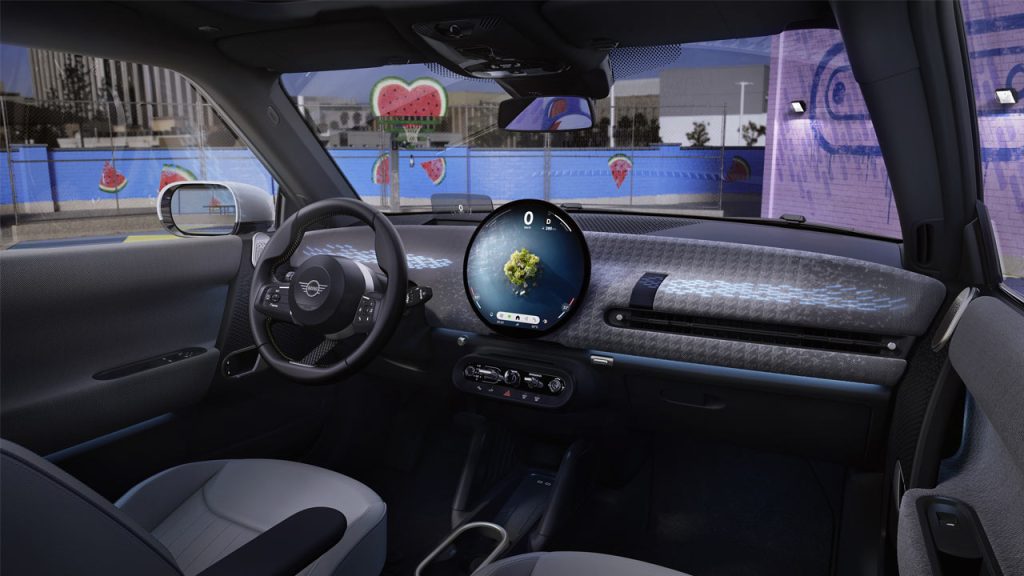 2024-MINI-Cooper-Electric-interior-touchscreen_5
