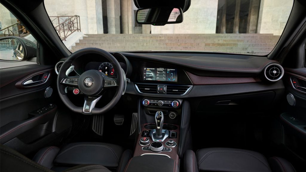 2024-Alfa-Romeo-Giulia-Super-Sport-interior