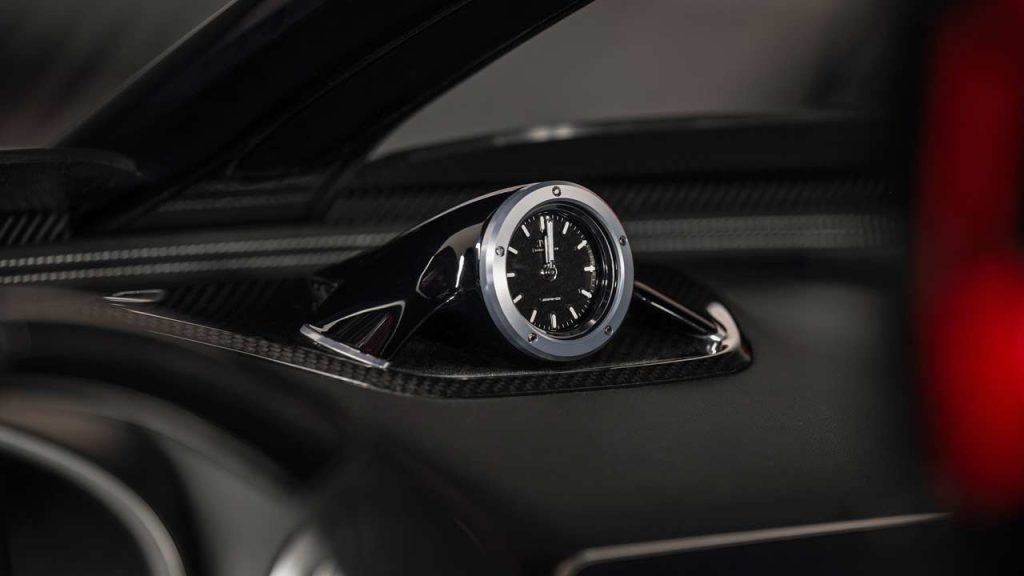 Mercedes-AMG-PureSpeed_interior_clock