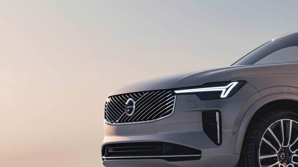 2025-Volvo-XC90-headlights