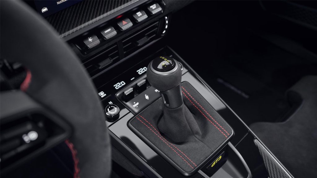 2025-Porsche-911-GT3-interior-shifter-automatic